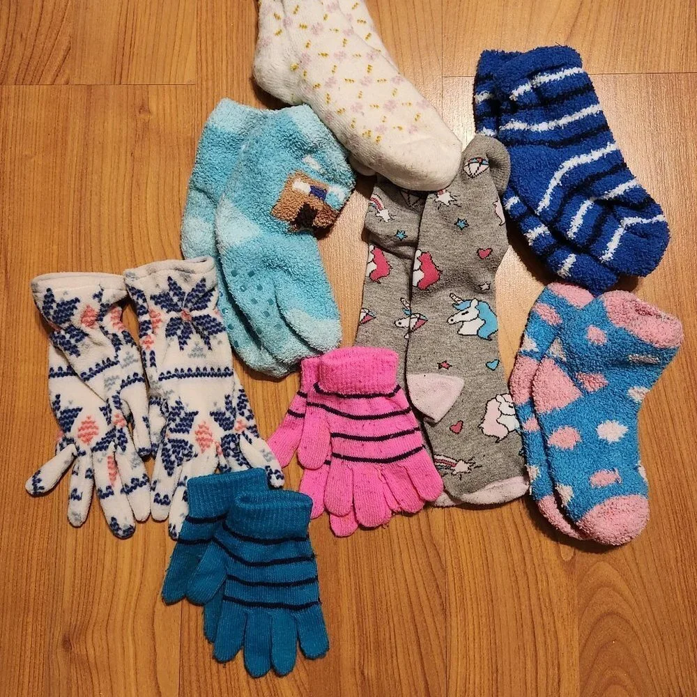 Socks and Mittens Bundle || 8 pairs || GUC